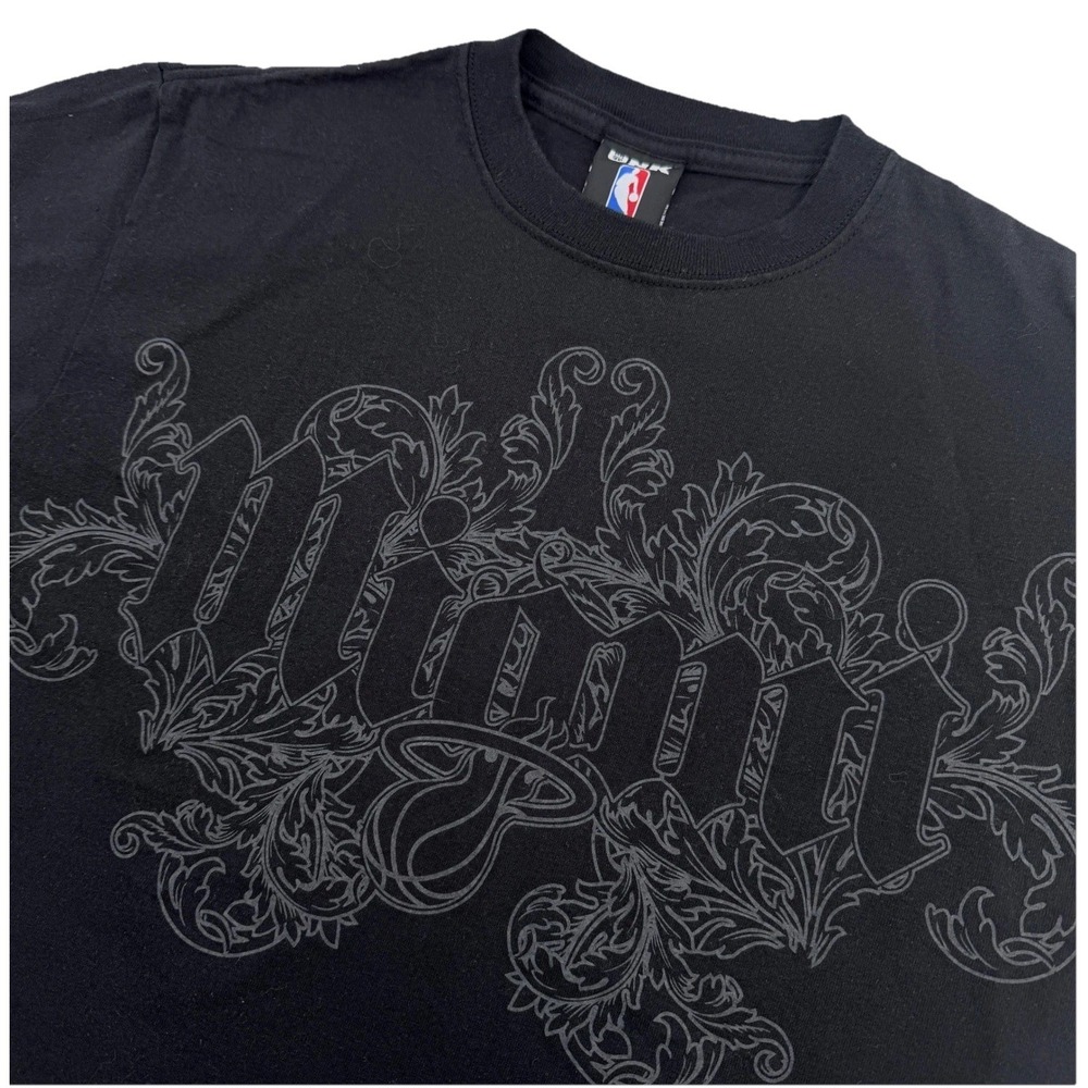 UNK NBA Miami Heat T-Shirt Mens M Black Filigree Graphic Streetwear Basketball